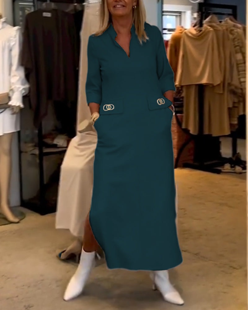 Einfarbiges Kleid mit 3/4-Ärmeln und Schlitz