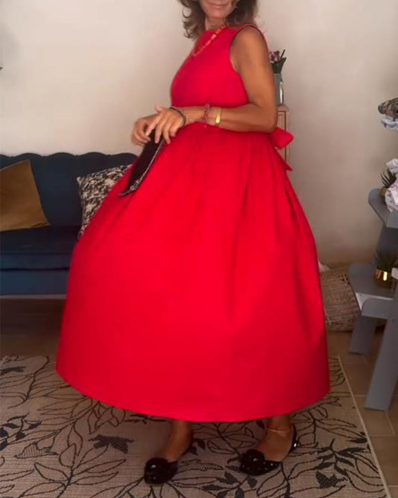 Rückenfreies Kleid mit Fliege