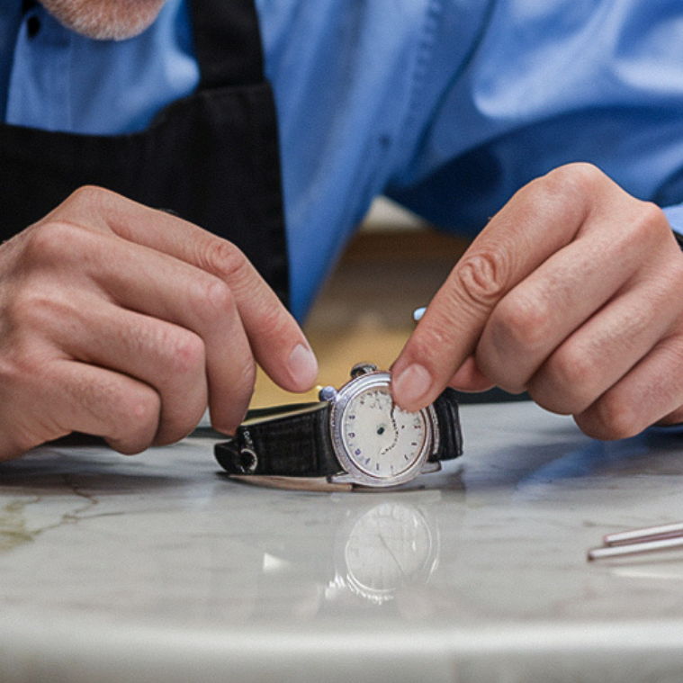 Rex | Opulente Chronograph-Uhr mit schlankem Metallband | 43,9 mm