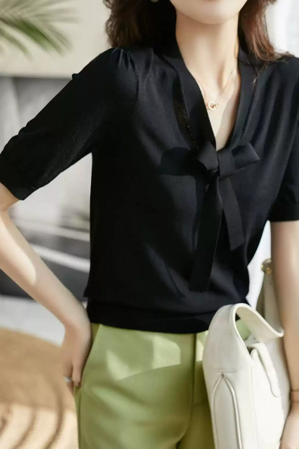 Elegantes Krawatten-Stricktop