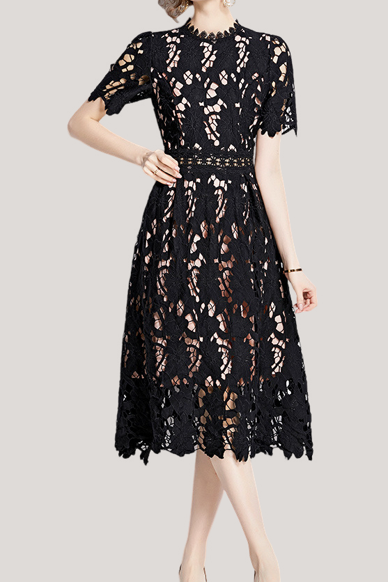 Stark besticktes, wasserlösliches Spitzenkleid in mittellanger, einfarbiger Ausführung