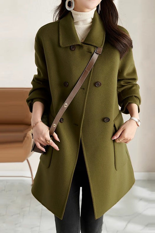 Lässiger vielseitiger mittellanger Wollmantel mit Revers