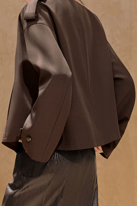 Lässiger vielseitiger Kurztrenchcoat mit Revers