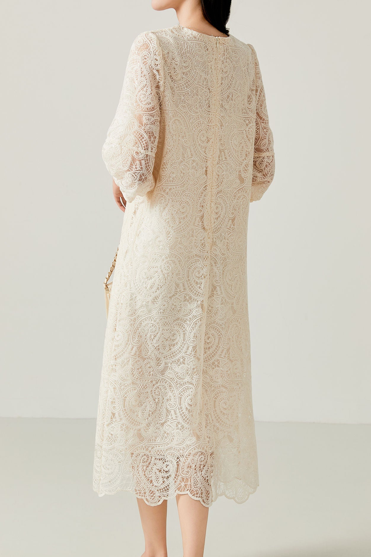 Hollow Lace Rundhals Lockeres Freizeitkleid mit mittellangen Ärmeln