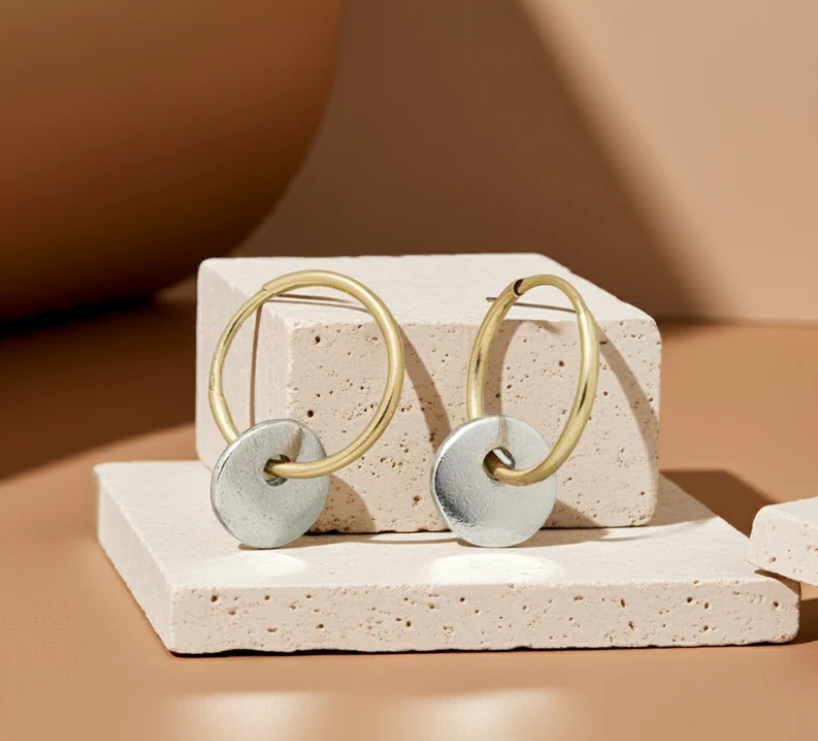 Handgefertigte elegante Creolen