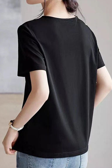 Elegantes vielseitiges T-Shirt mit gewebten Trägern