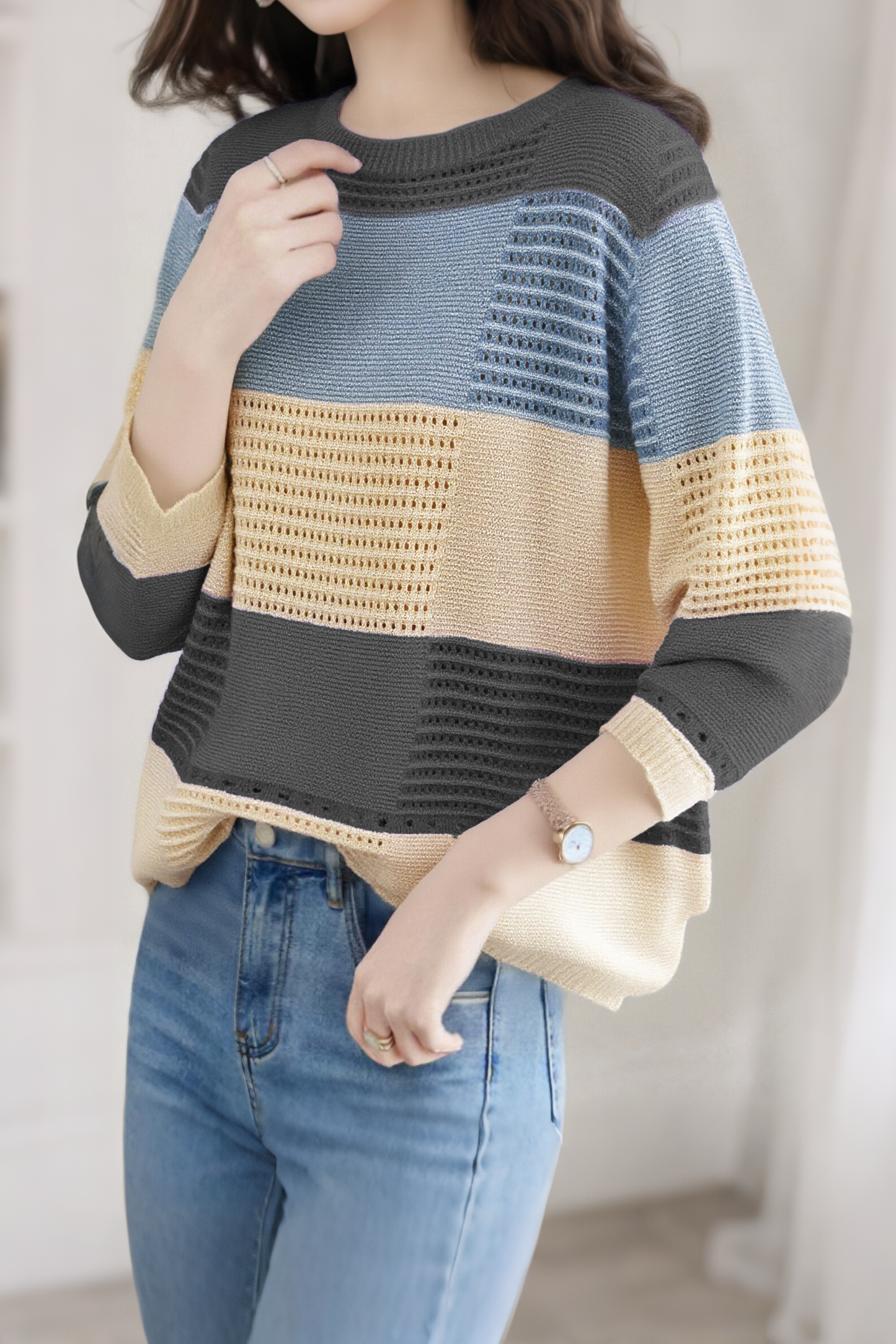 Farbblockiertes, lockeres, gestreiftes, ausgeschnittenes Langarm-Stricktop