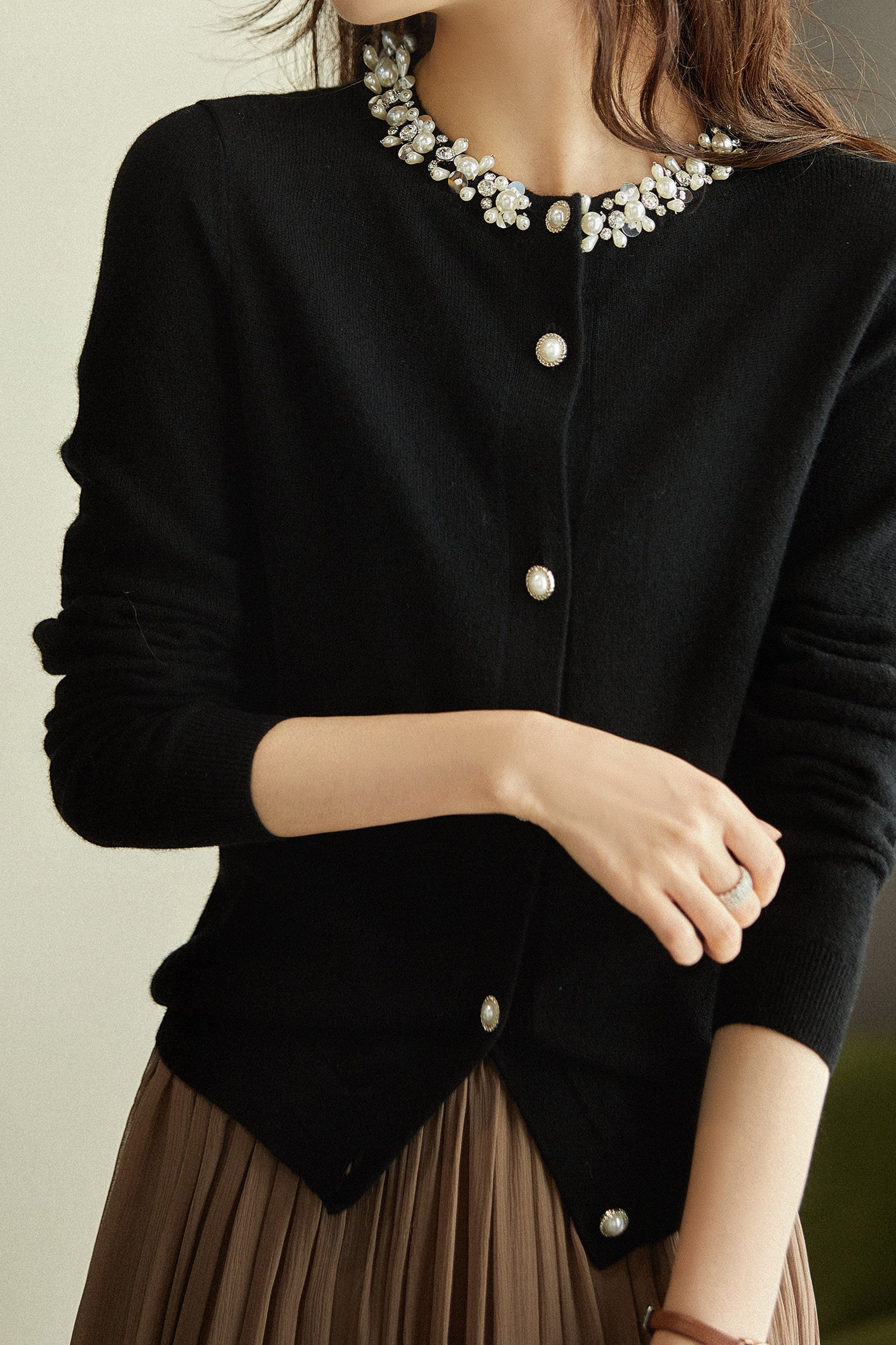 Eleganter mit Perlen dekorierter Cardigan