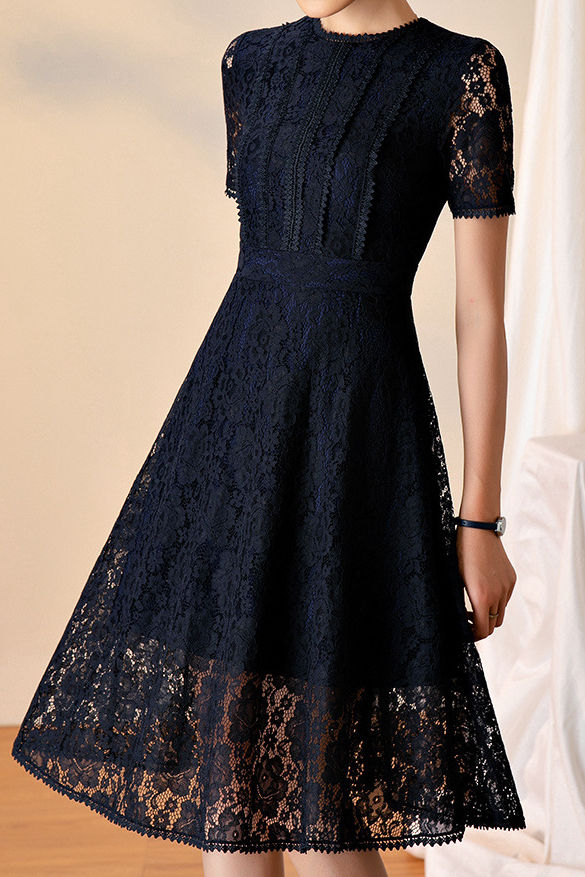 Stylisches und elegantes Spitzenkleid