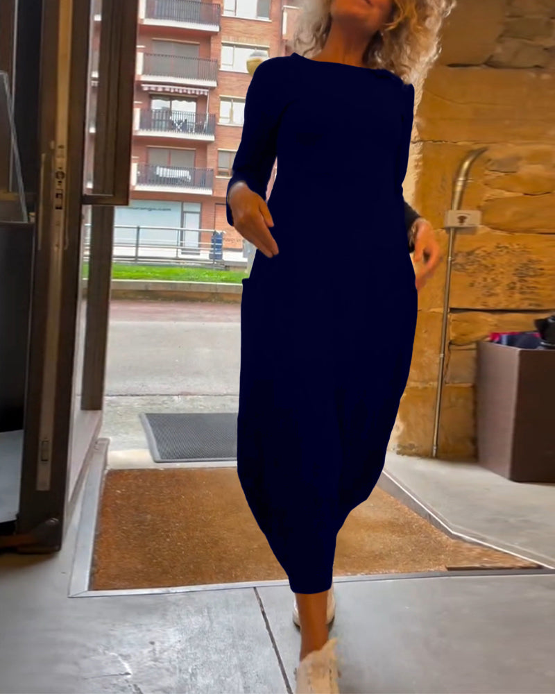Einfarbiges Kleid mit Rundhalsausschnitt, langen Ärmeln und Tasche