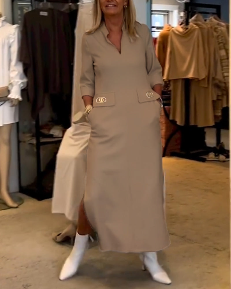 Einfarbiges Kleid mit 3/4-Ärmeln und Schlitz