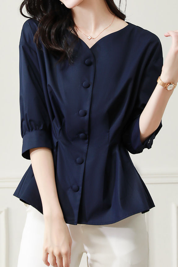 Elegantes Büro Hemd mit sieben Ärmeln und taillierendem Faltenwurf