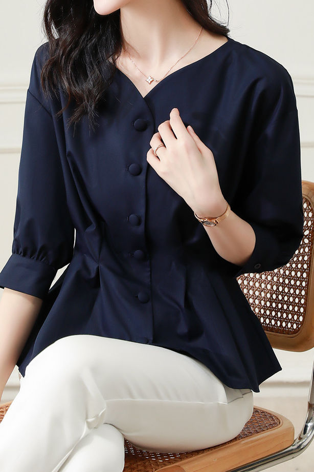 Elegantes Büro Hemd mit sieben Ärmeln und taillierendem Faltenwurf