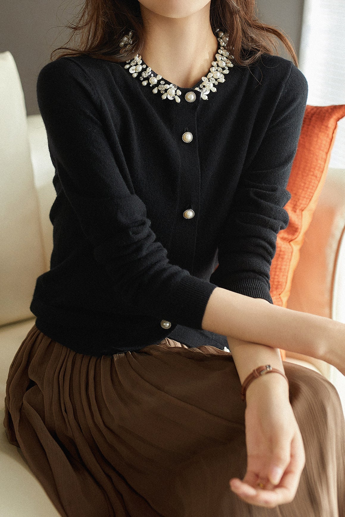 Eleganter mit Perlen dekorierter Cardigan