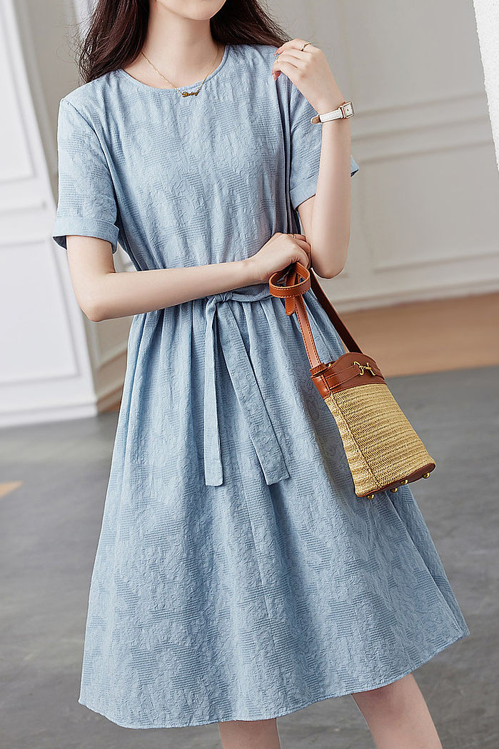 Strukturierte lässige Bindekleid