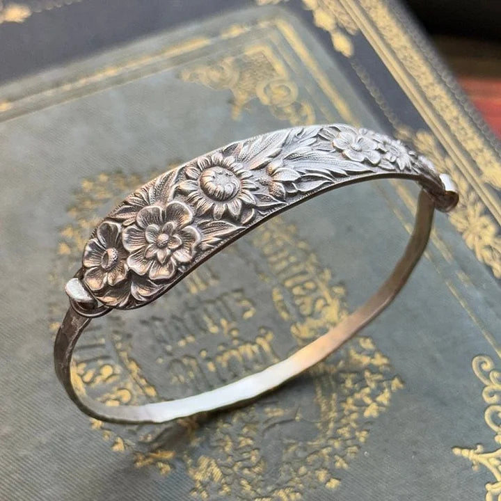 FloraCharm – Oldtimer Armband Aus Silber Mit Blumengravur