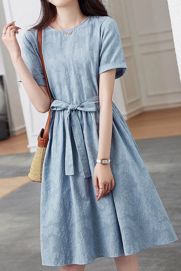 Strukturierte lässige Bindekleid