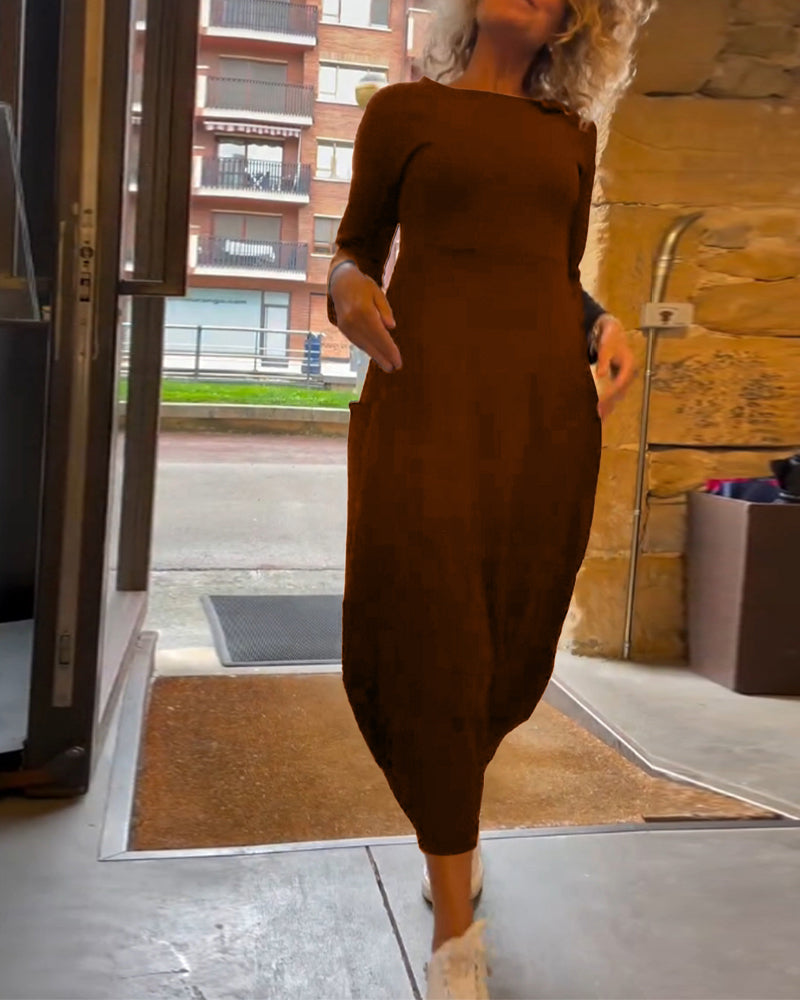 Einfarbiges Kleid mit Rundhalsausschnitt, langen Ärmeln und Tasche