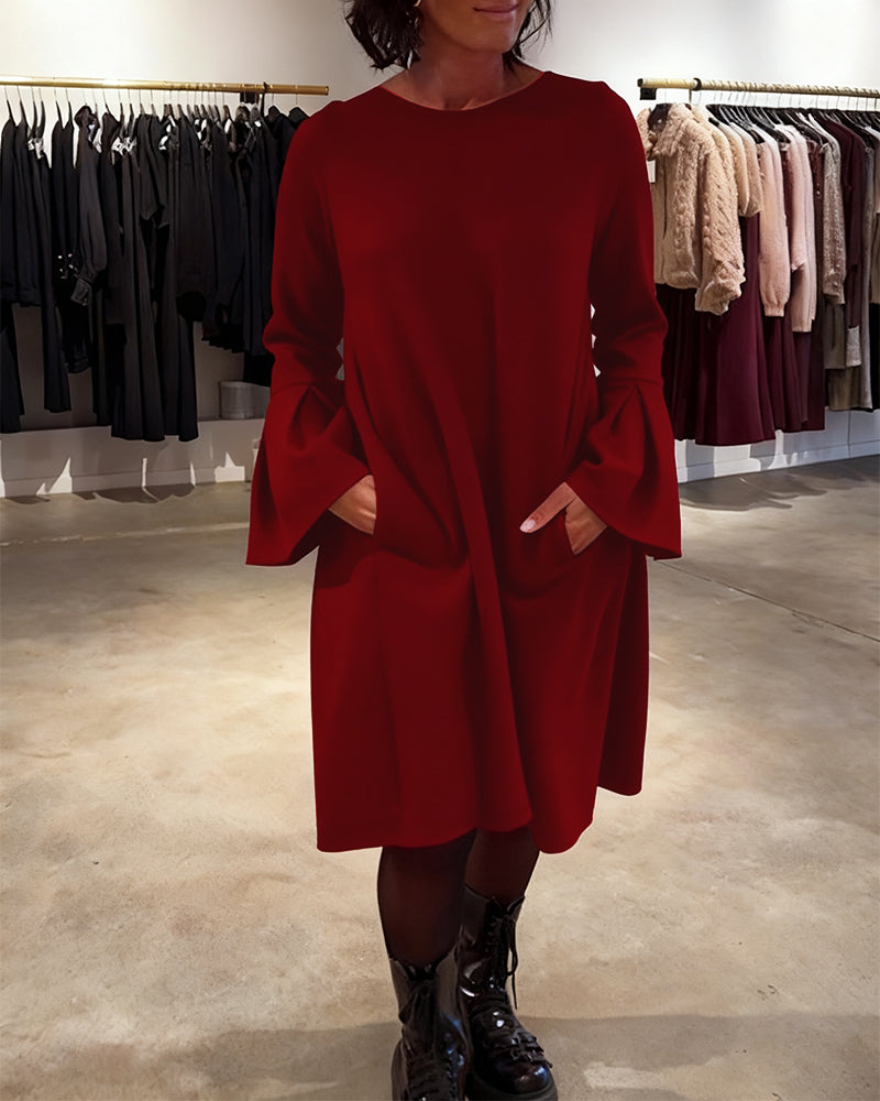 Einfarbiges Kleid mit Ausgestellten Ärmeln und Raffung