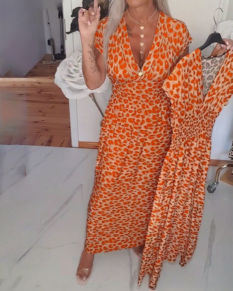 Elegantes Kleid mit Leopardenmuster und V-Ausschnitt