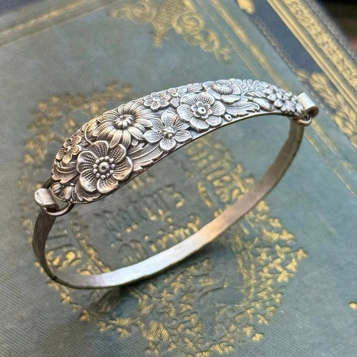 FloraCharm – Oldtimer Armband Aus Silber Mit Blumengravur
