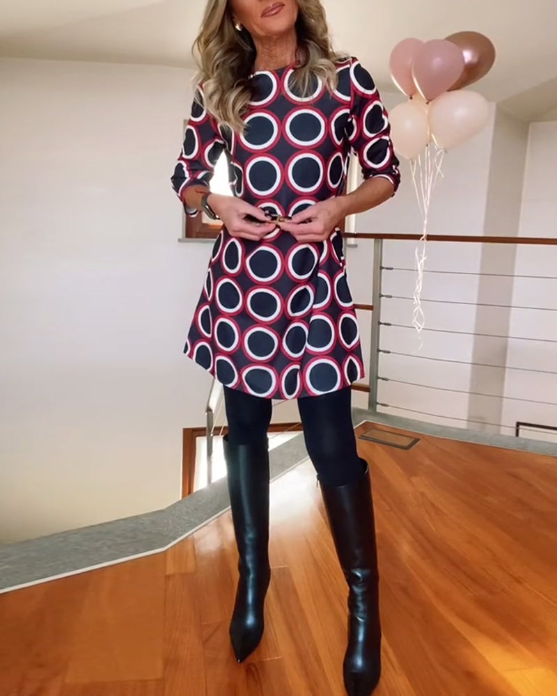 Lässiges Kleid mit Rundhalsausschnitt und Kreisdruck