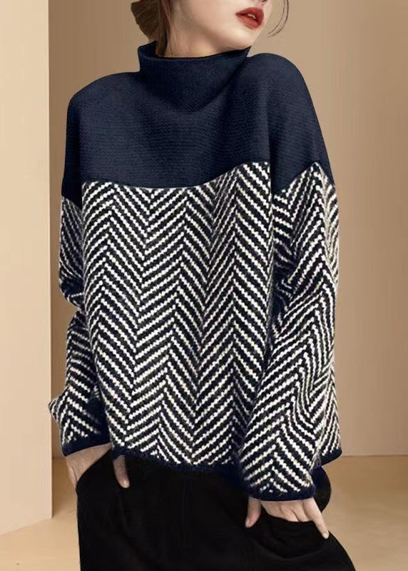 Der Lila Pullover — Gemütliches Chevron