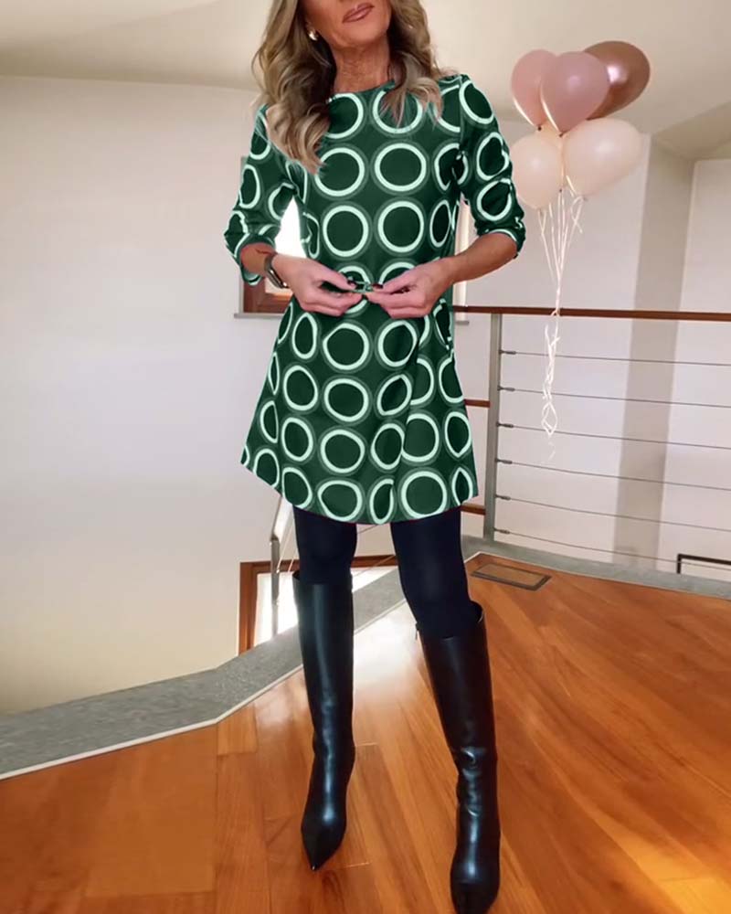 Lässiges Kleid mit Rundhalsausschnitt und Kreisdruck