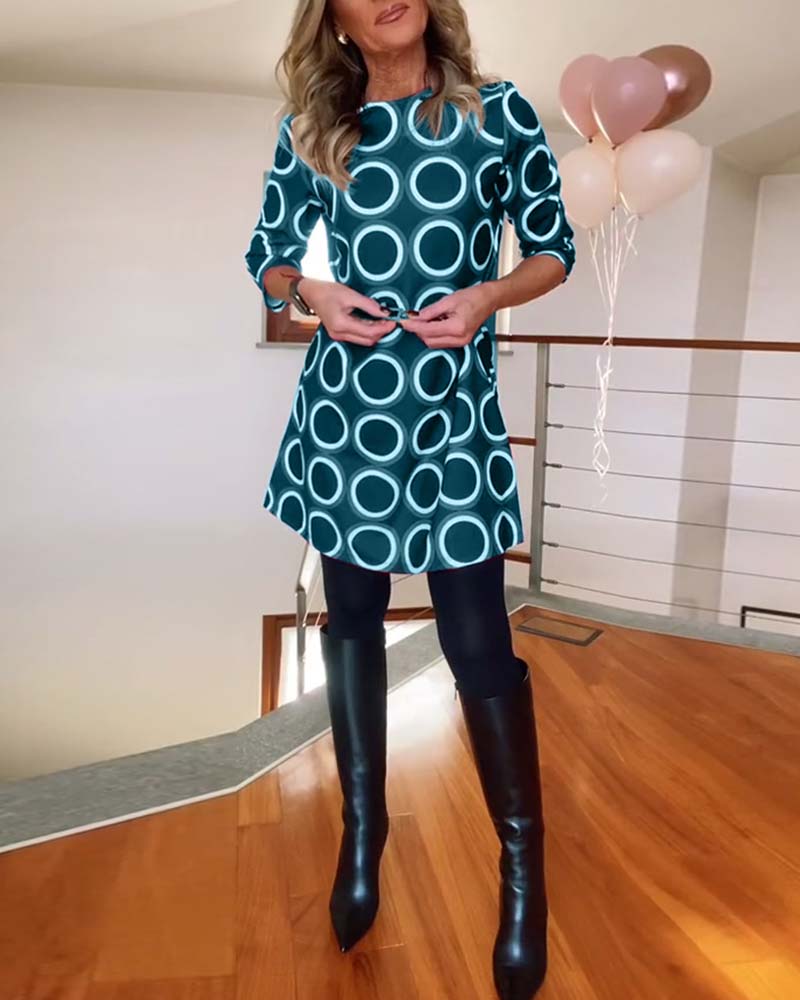 Lässiges Kleid mit Rundhalsausschnitt und Kreisdruck