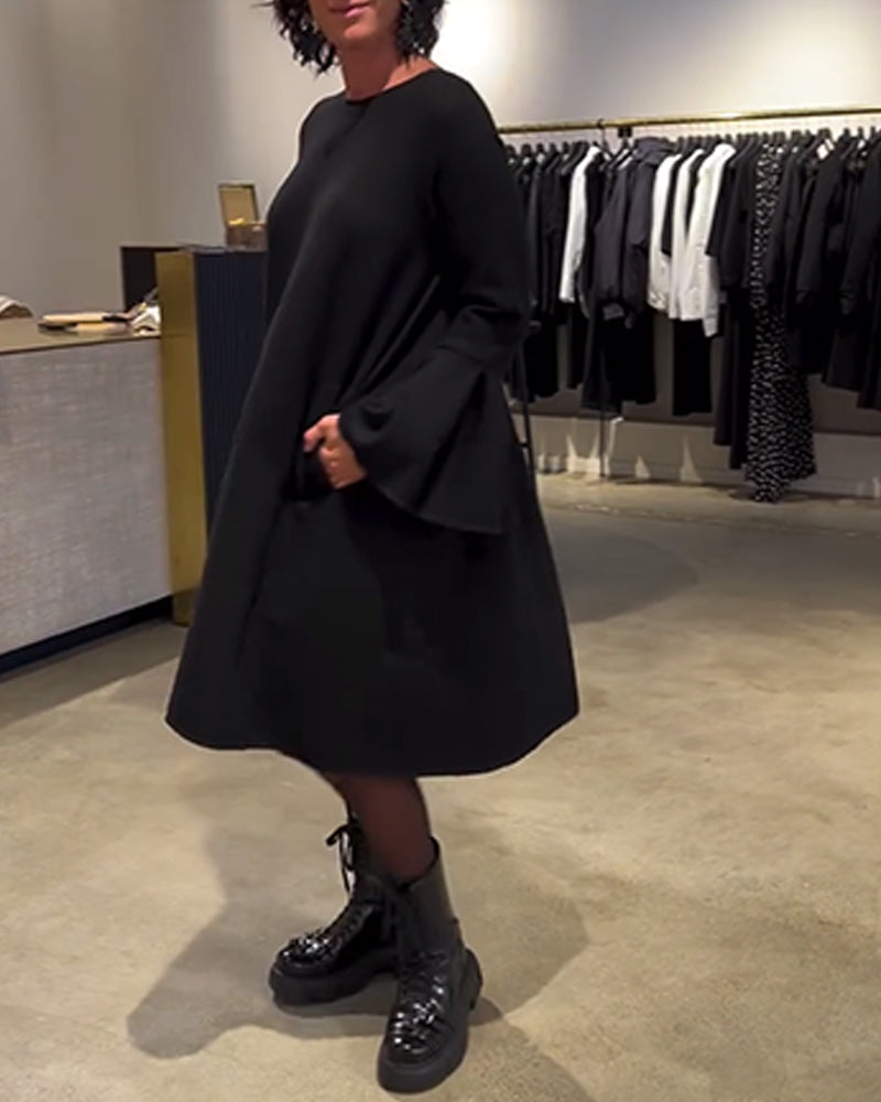 Einfarbiges Kleid mit Ausgestellten Ärmeln und Raffung