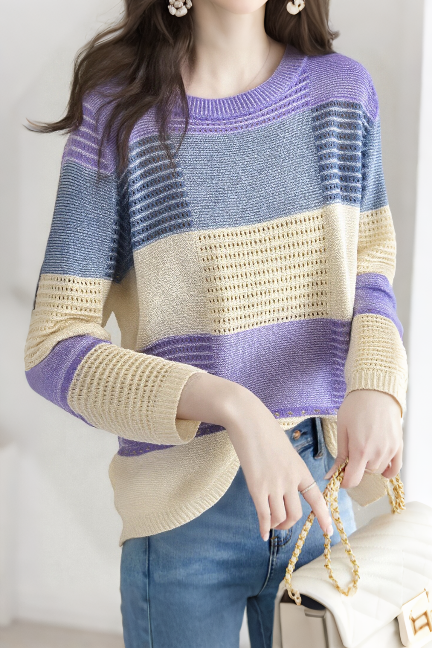 Farbblockiertes, lockeres, gestreiftes, ausgeschnittenes Langarm-Stricktop