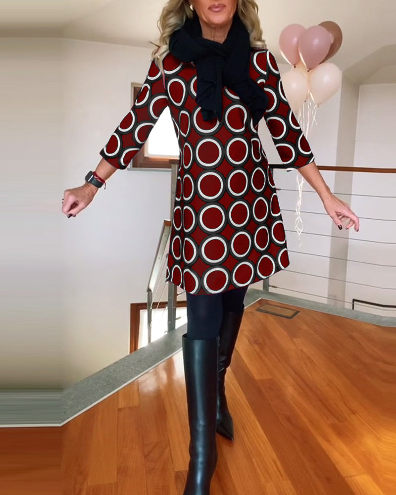 Lässiges Kleid mit Rundhalsausschnitt und Kreisdruck