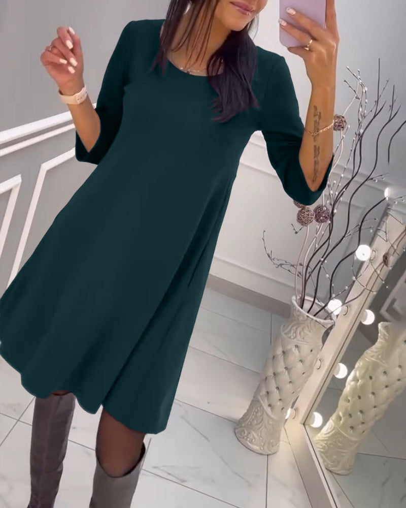 Einfarbiges Kleid mit Schleife am Rücken