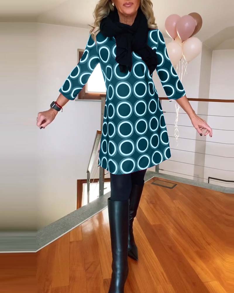 Lässiges Kleid mit Rundhalsausschnitt und Kreisdruck