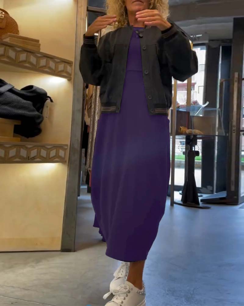 Einfarbiges Kleid mit Rundhalsausschnitt, langen Ärmeln und Tasche