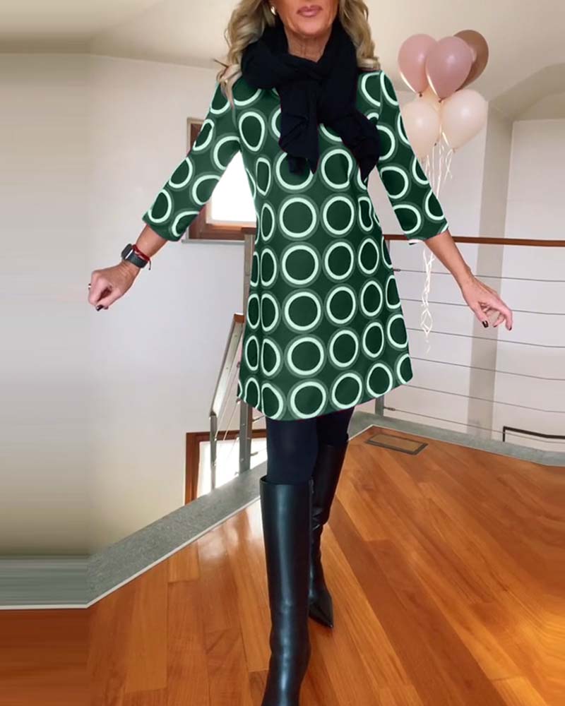 Lässiges Kleid mit Rundhalsausschnitt und Kreisdruck