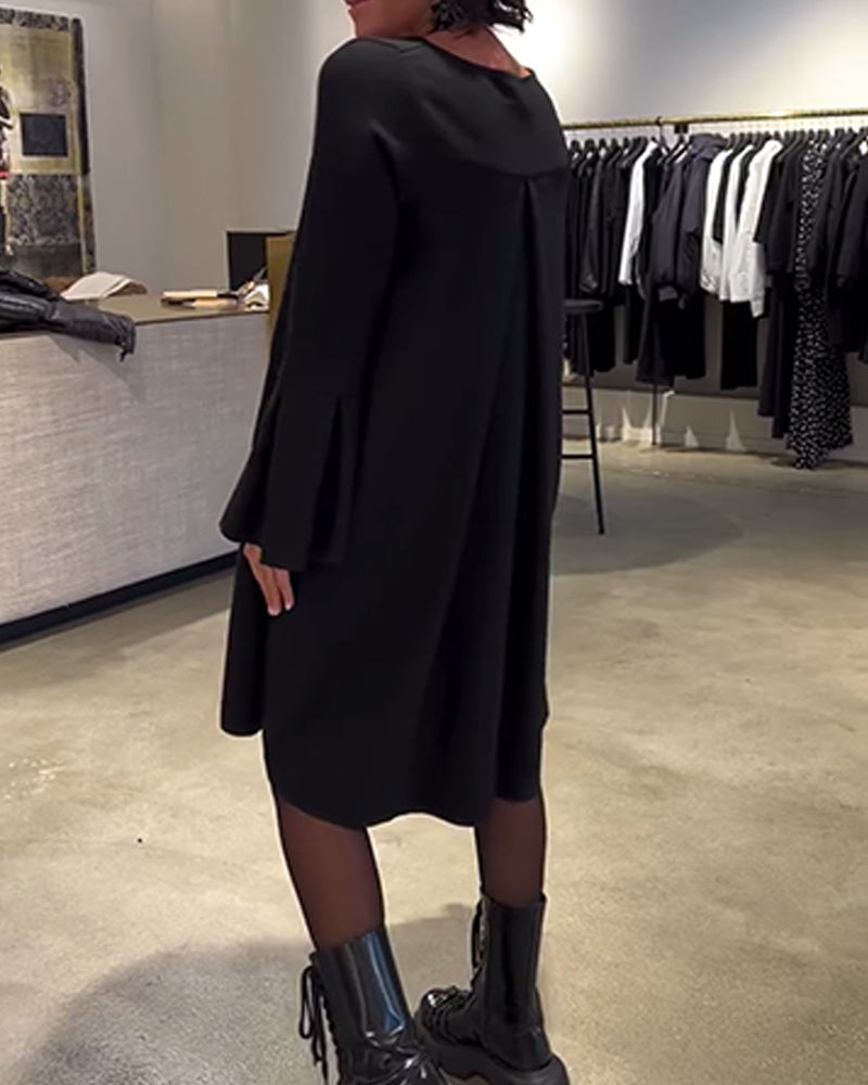 Einfarbiges Kleid mit Ausgestellten Ärmeln und Raffung