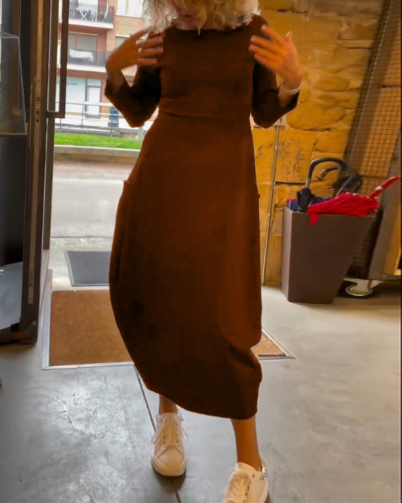 Einfarbiges Kleid mit Rundhalsausschnitt, langen Ärmeln und Tasche