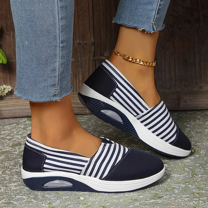 Sofia- Bequeme orthopädische Schlupf Auf Turnschuh Mit Streifen