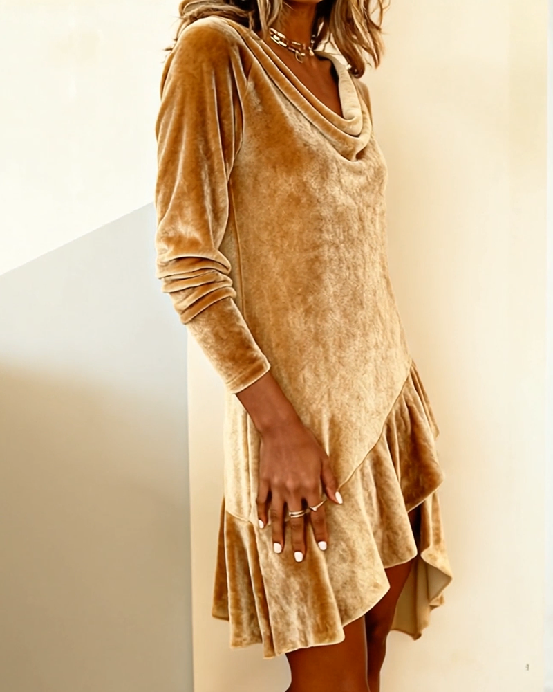 Rüschengeschnittenes Kleid mit abnehmbarem Kragen aus Samt