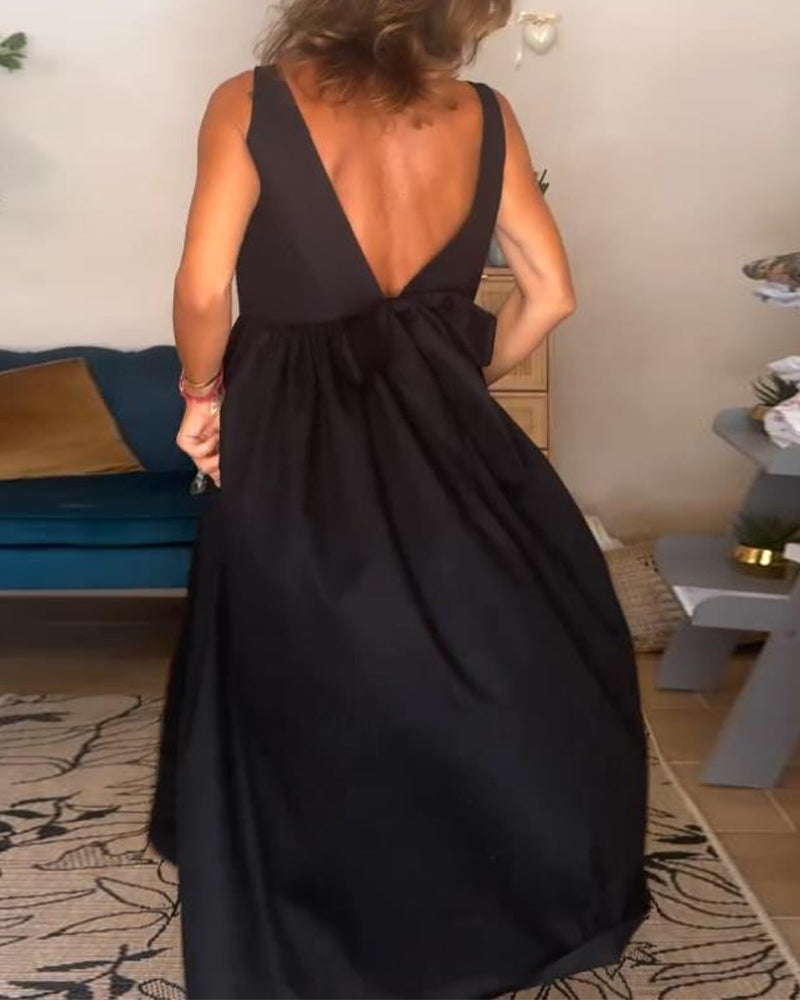 Rückenfreies Kleid mit Fliege