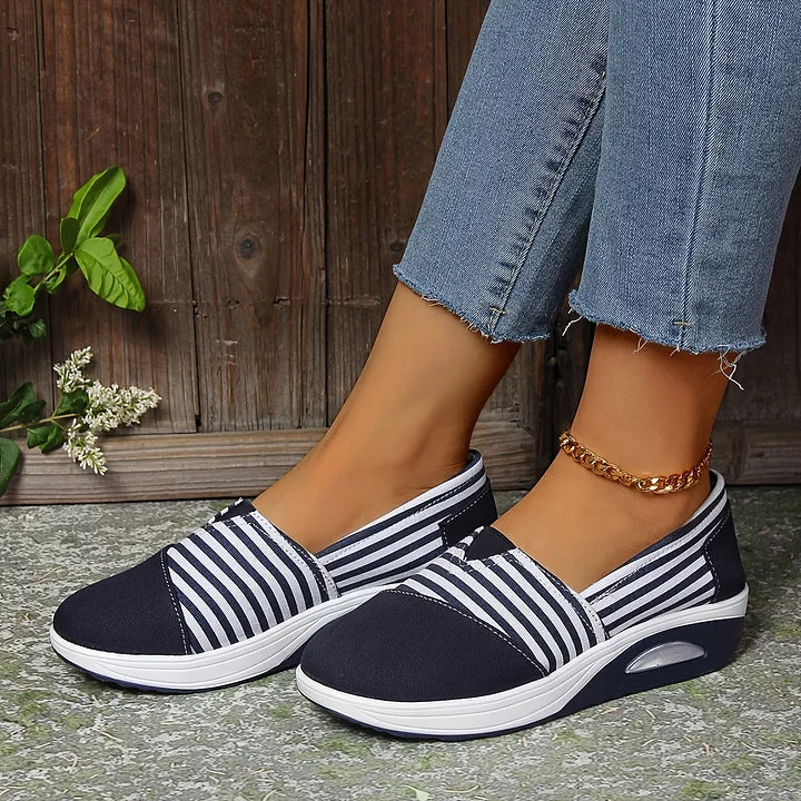 Sofia- Bequeme orthopädische Schlupf Auf Turnschuh Mit Streifen