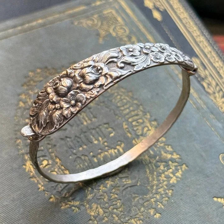 FloraCharm – Oldtimer Armband Aus Silber Mit Blumengravur