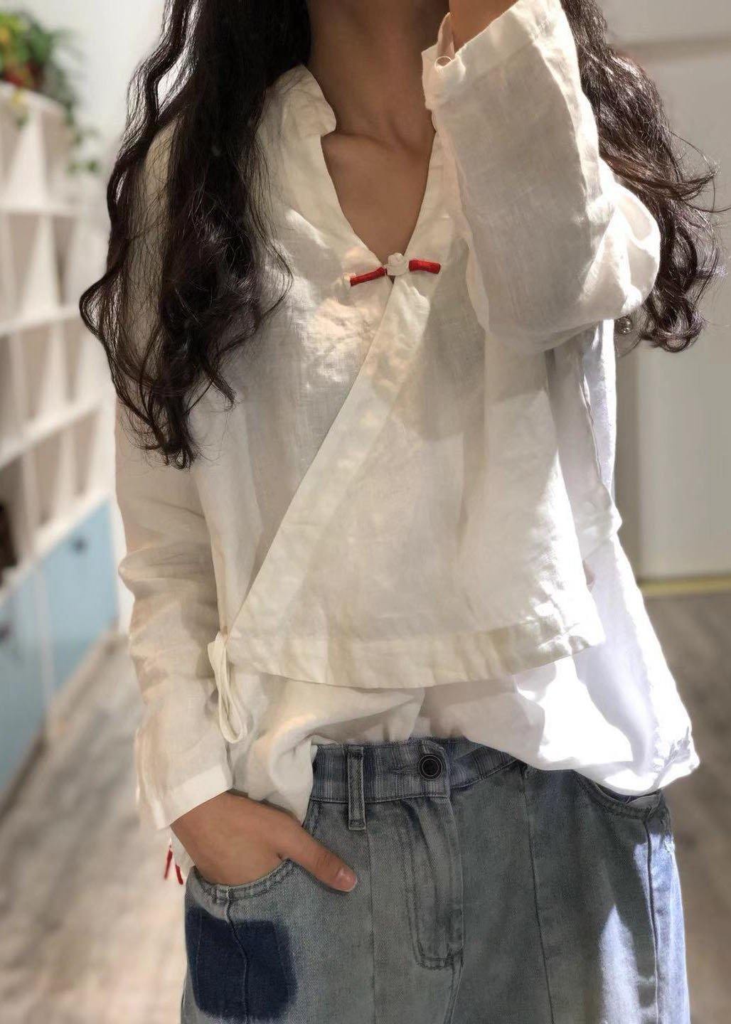 Bohemian weiße Leinenbluse V-Ausschnitt Herbstoberteil