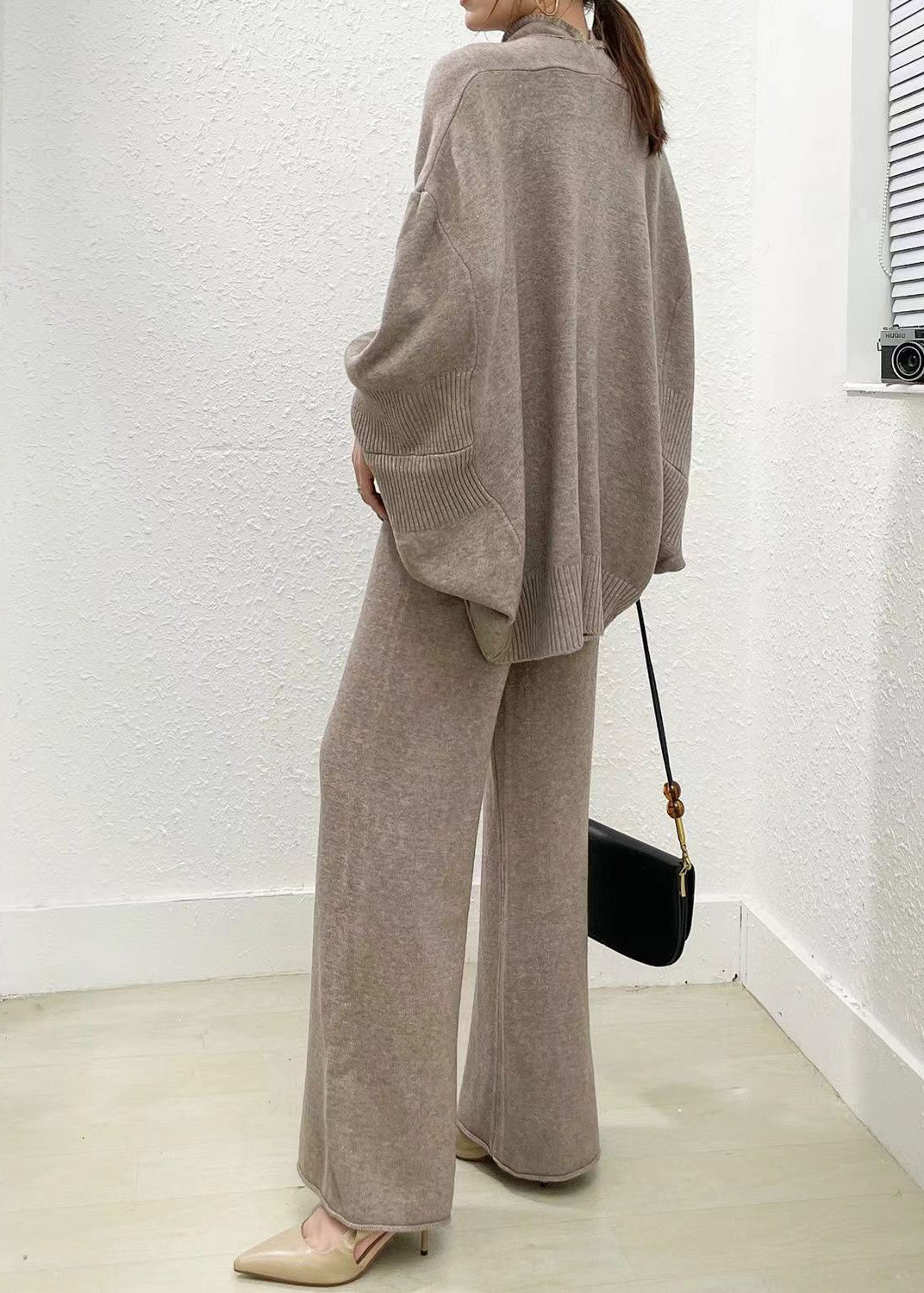 Elegante Camel-Pullover und weite Hosen Strick-Zweiteiler Frühling