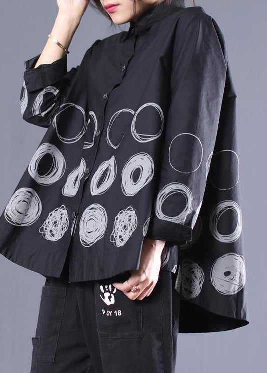 DIY Patchwork-Shirts mit schwarzen Punkten