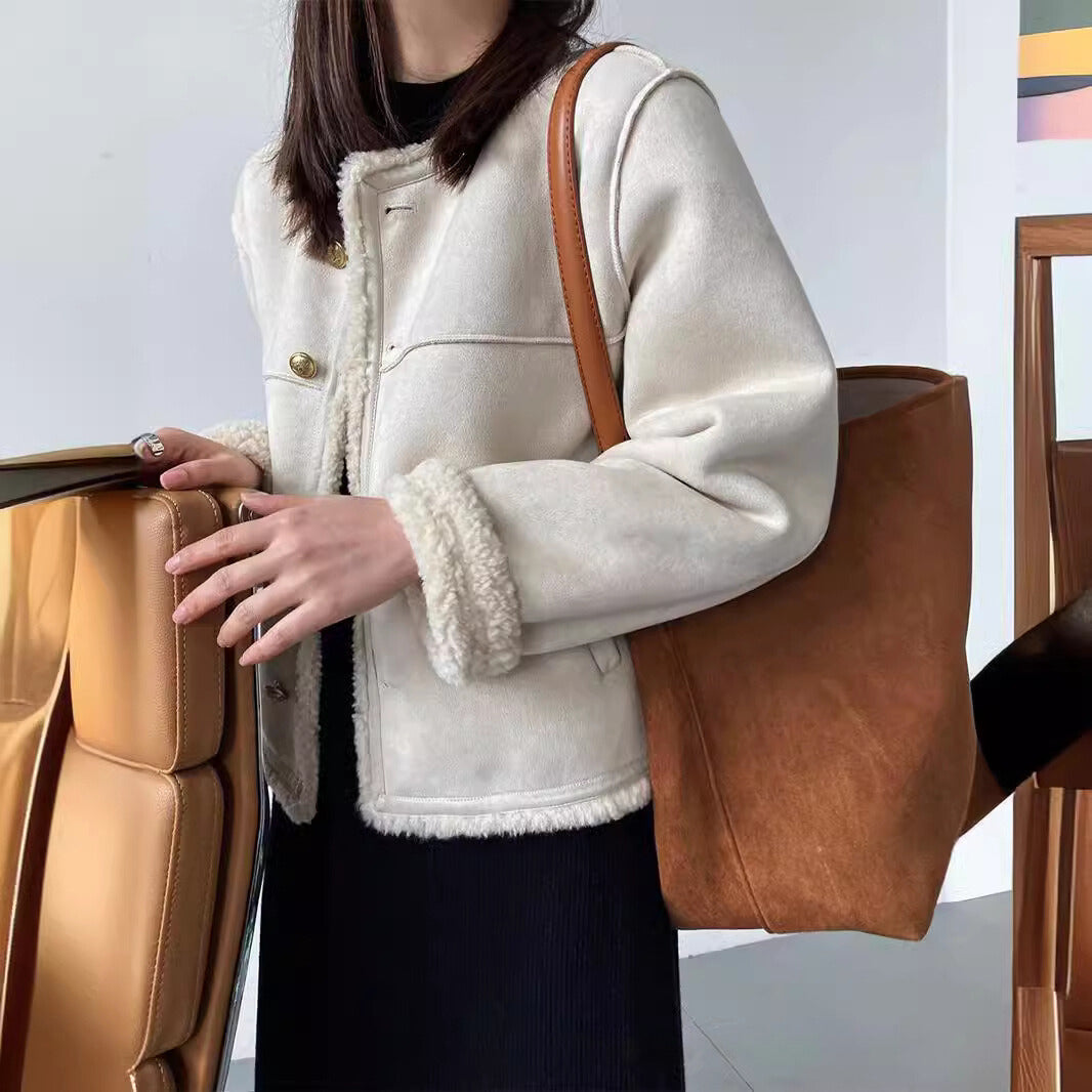 Elise Leroy Sherpa Chic Mantel