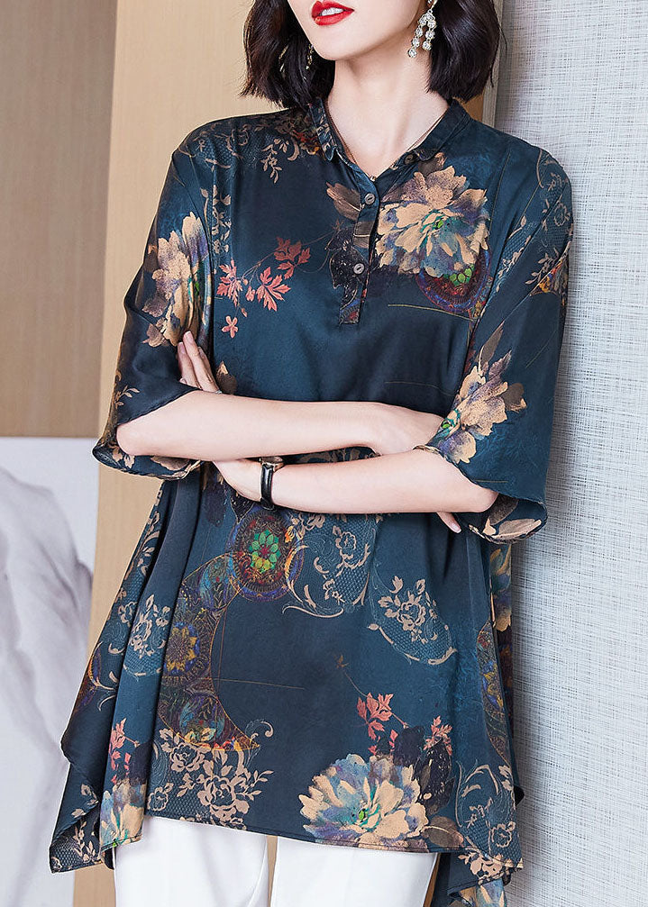 Italienisches Dunkelblaues Peter Pan Kragen Knopf Asymmetrischer Druck Seidenoberteile Frühling