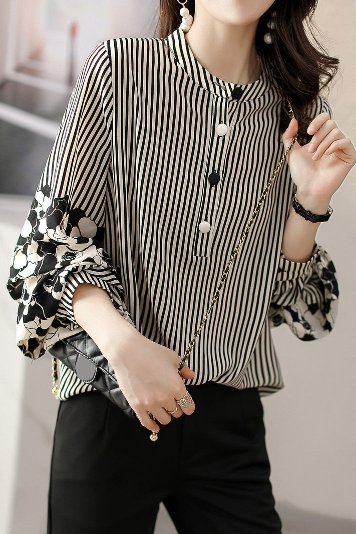 Gestreiftes Hemd mit Laternenärmeln, das schlank macht und vielseitig kombinierbar ist