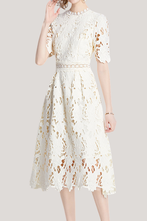 Stark besticktes, wasserlösliches Spitzenkleid in mittellanger, einfarbiger Ausführung